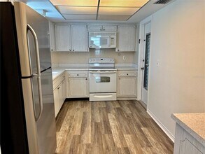 147 Bluff View Dr in Belleair Bluffs, FL - Building Photo - Building Photo