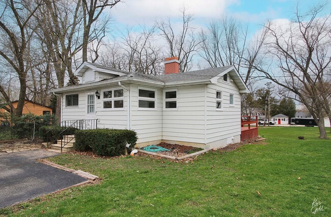 39271 N Lake Ave in Lake Villa, IL - Building Photo - Building Photo