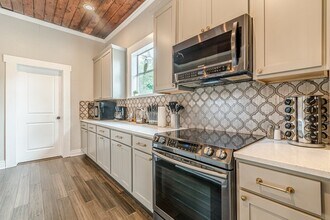 1022 Nolan St in San Antonio, TX - Building Photo - Building Photo