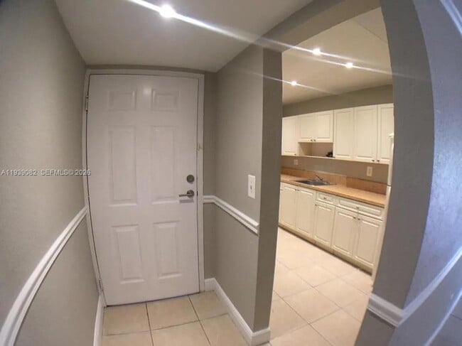 9441 SW 76th St in Miami, FL - Building Photo - Building Photo