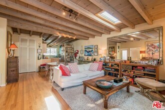 1342 Miller Dr in Los Angeles, CA - Building Photo - Building Photo