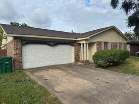 6110 W Ridgecreek Dr in Houston, TX - Building Photo