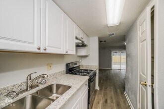 9715 Courben Ln in Houston, TX - Building Photo - Building Photo