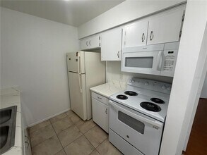 4834 S Semoran Blvd in Orlando, FL - Building Photo - Building Photo