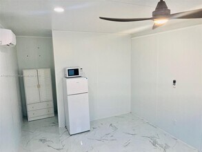 6839 SW 21st St in Miramar, FL - Building Photo - Building Photo