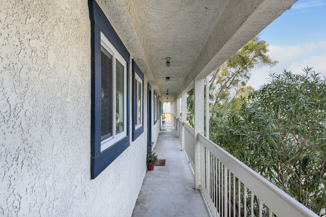 High Tide in San Clemente, CA - Foto de edificio - Building Photo