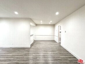 854 S Sherbourne Dr in Los Angeles, CA - Building Photo - Building Photo