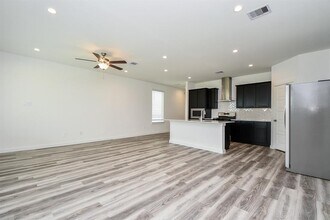 3024 Crown Gate Dr in Houston, TX - Building Photo - Building Photo
