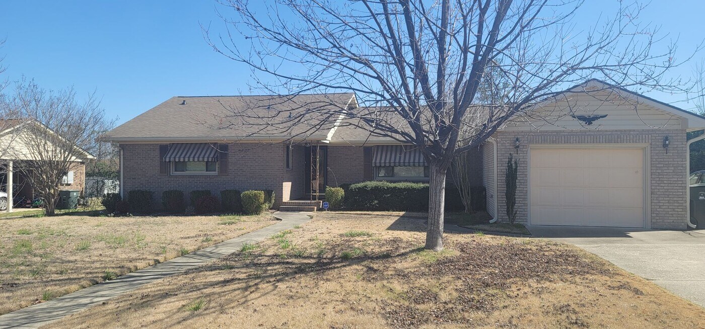 6420 Greengate Hill Rd in Fayetteville, NC - Building Photo