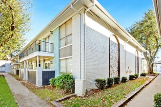 The Alora Apartments in Houston, TX - Building Photo - Building Photo