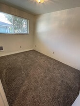 130 NE Conifer Blvd in Corvallis, OR - Building Photo - Building Photo