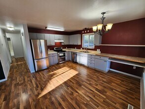 330 W Monroe Ave in Riverton, WY - Building Photo - Building Photo
