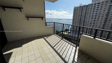 520 Brickell Key Dr, Unit A1401 in Miami, FL - Building Photo - Building Photo