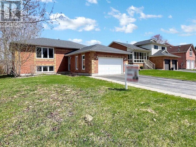 35 Innisbrook Dr in Wasaga Beach, ON - Building Photo - Building Photo