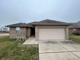 2600 W Garton Rd in Ozark, MO - Building Photo