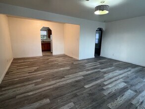 2512 Edwards Ave in Bakersfield, CA - Building Photo - Building Photo