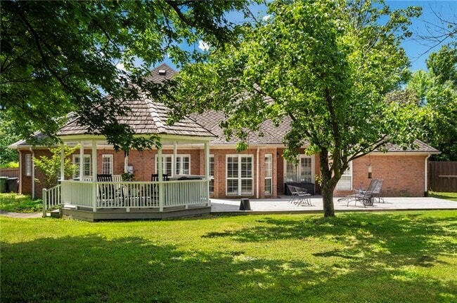 property at 9 S Fiddlesticks Trail