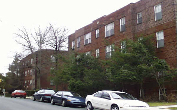 Melrose Court Apartments in Elkins Park, PA - Building Photo