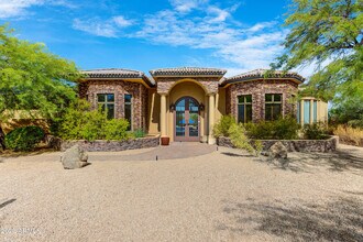 8008 E Whistling Wind Way in Scottsdale, AZ - Building Photo - Building Photo