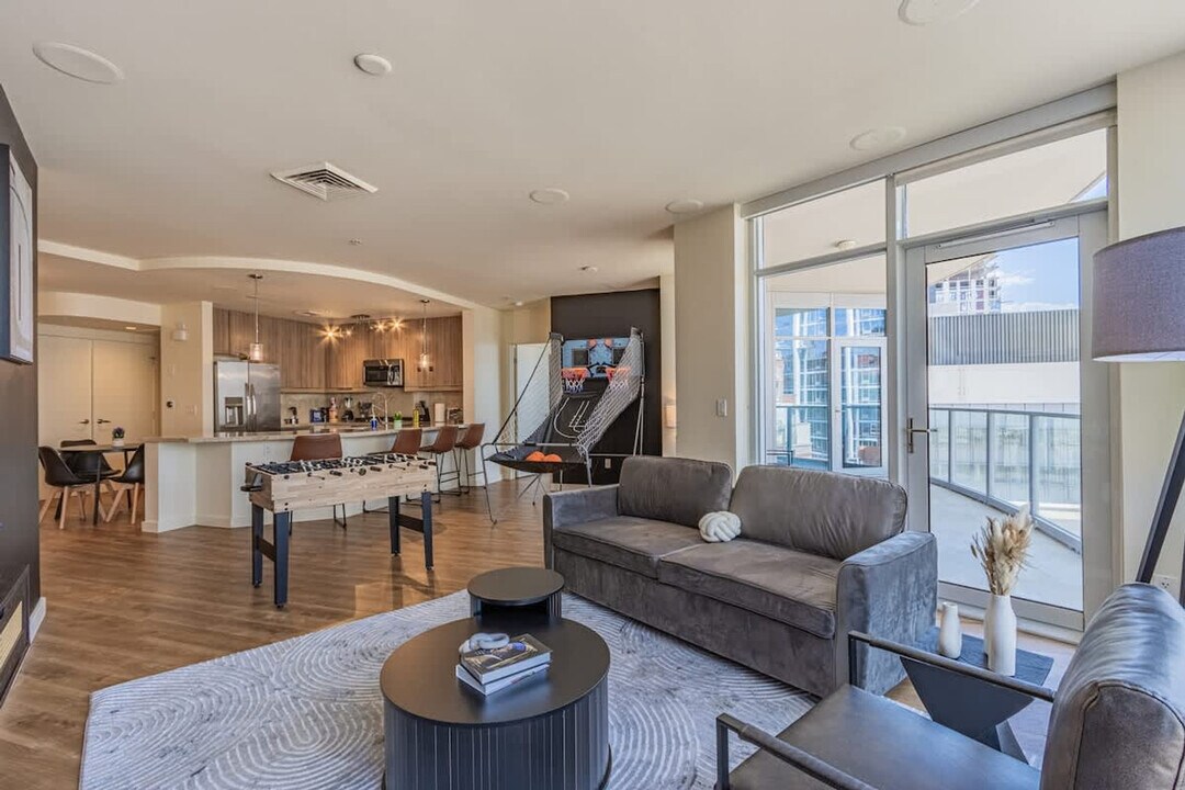 44 W Monroe St in Phoenix, AZ - Building Photo