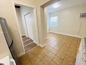 10335 NW 2nd Ct-Unit -2 in Miami, FL - Building Photo - Building Photo