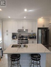 8 Storey Crescent in Toronto, ON - Building Photo - Building Photo