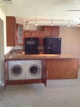Westshore Flats II in Tampa, FL - Building Photo - Interior Photo
