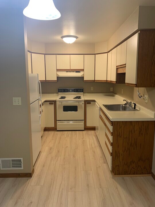 307 River St in Black River Falls, WI - Building Photo