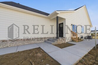5249 N Pinecrest Ct in Bel Aire, KS - Building Photo - Building Photo