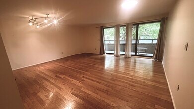 404 Paradise Rd, Unit 2P in Swampscott, MA - Building Photo - Building Photo