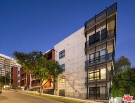 8788 Shoreham Dr in West Hollywood, CA - Building Photo