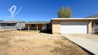 16042 Smoke Tree St in Hesperia, CA - Building Photo