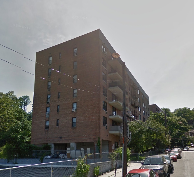 210 W 251st St in Bronx, NY - Foto de edificio