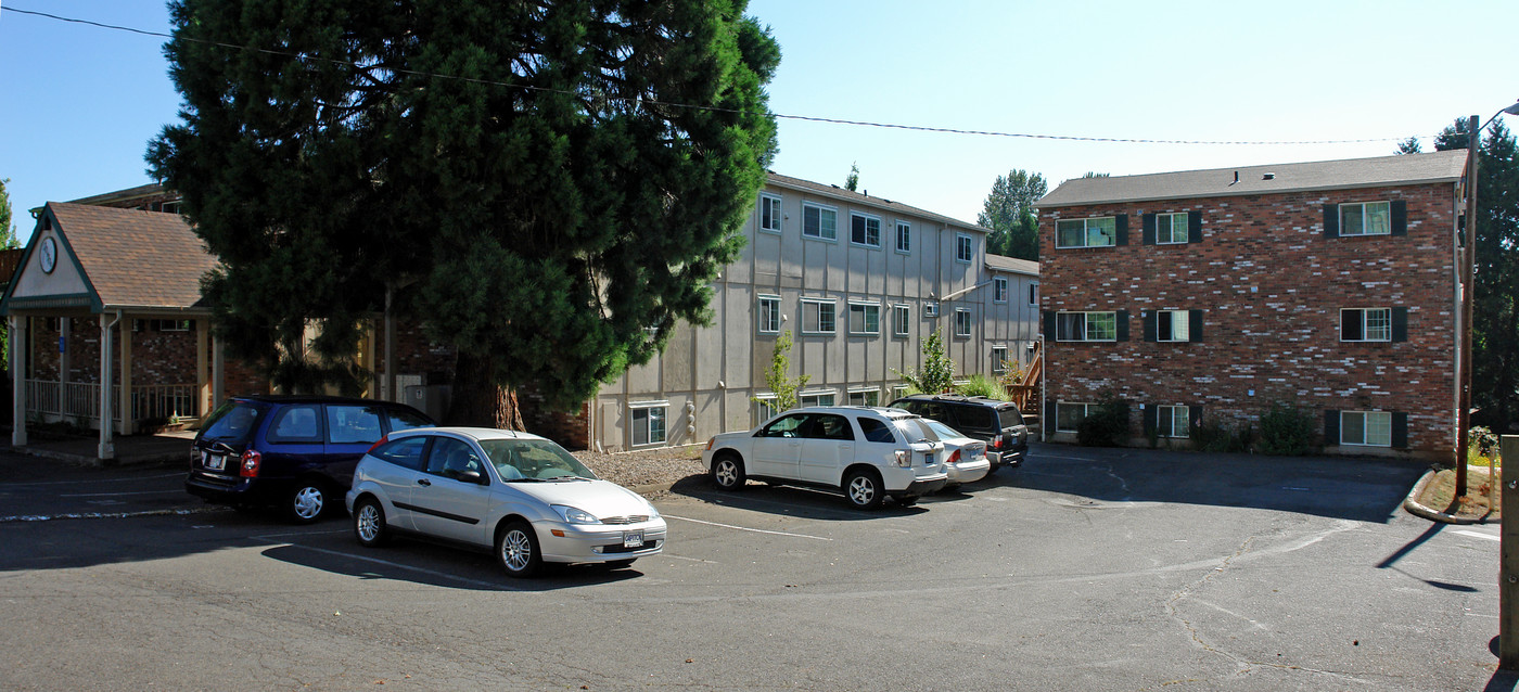 Hidden Hills Apartments in Salem, OR - Building Photo