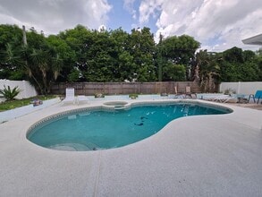 862 SW Carmelite St in Port St. Lucie, FL - Building Photo - Building Photo