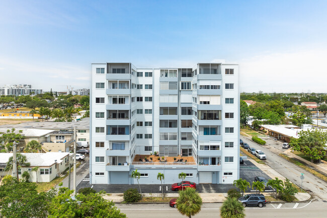 St. Francis Apartments in Hollywood, FL - Building Photo - Building Photo