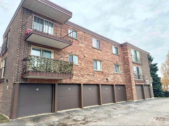 10241 Central Ave, Unit 1b in Oak Lawn, IL - Building Photo - Building Photo