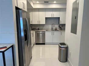 10950 NW 82nd St in Doral, FL - Building Photo - Building Photo