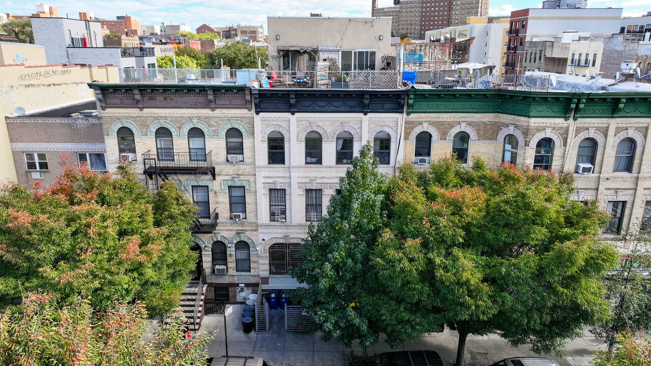 229 Throop ave in Brooklyn, NY - Building Photo