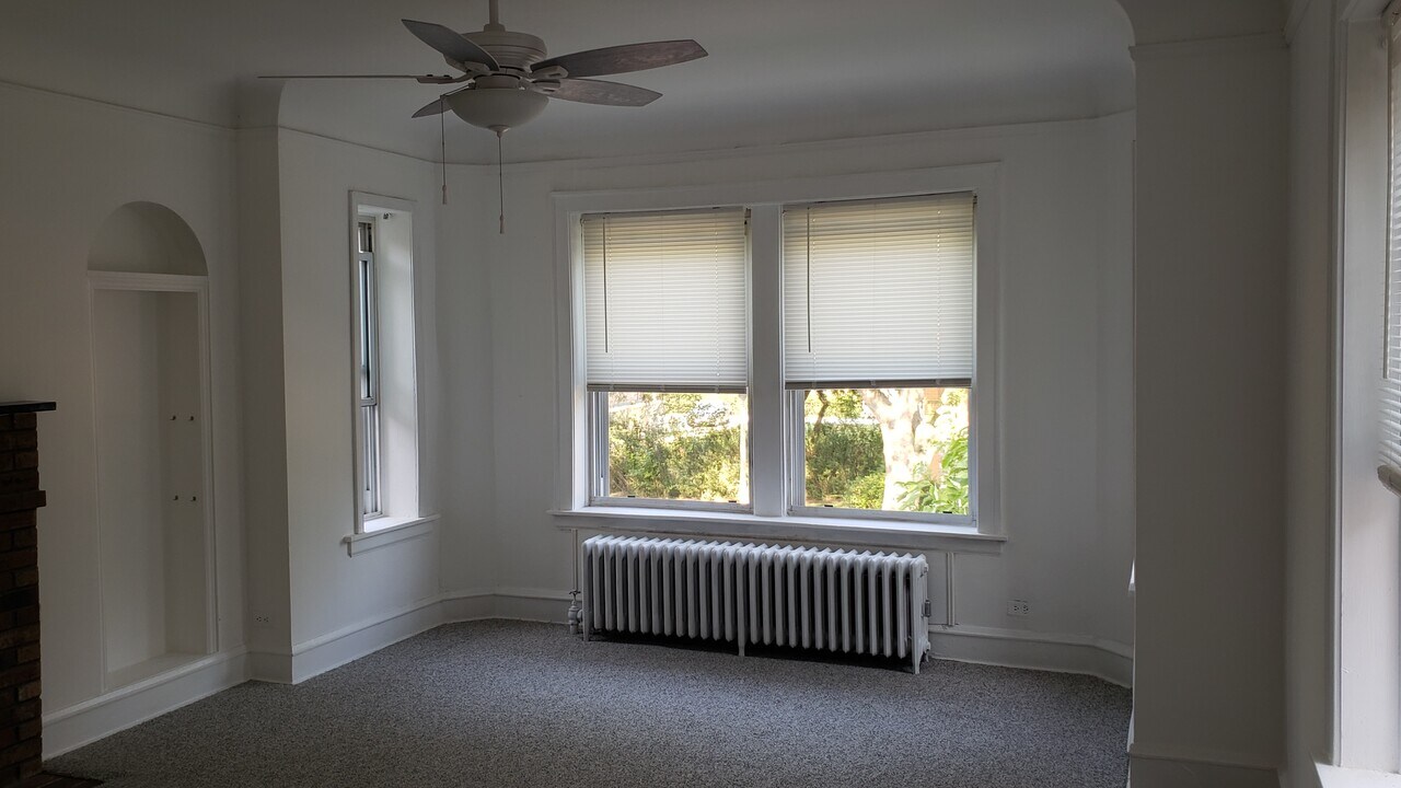 7918 Karlov Ave, Unit Floor 2 in Skokie, IL - Building Photo