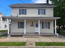126 N Lincoln St in Palmyra, PA - Building Photo