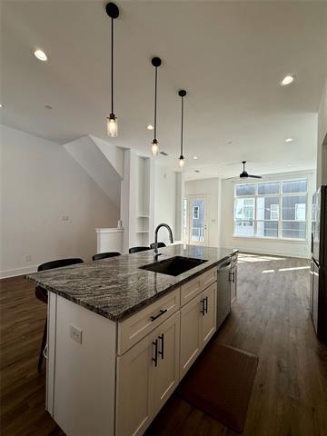 13325 Bee St in Farmers Branch, TX - Building Photo - Building Photo