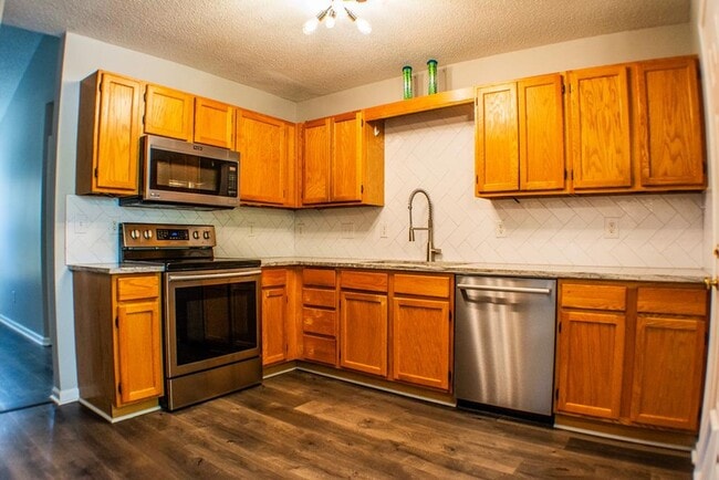 1925 Cedar Ridge Ln in Winston-Salem, NC - Building Photo - Building Photo