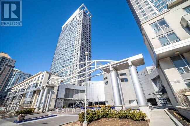 36 Lee Centre Dr in Toronto, ON - Building Photo - Building Photo