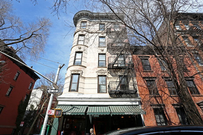 285 W 4th St in New York, NY - Foto de edificio - Building Photo