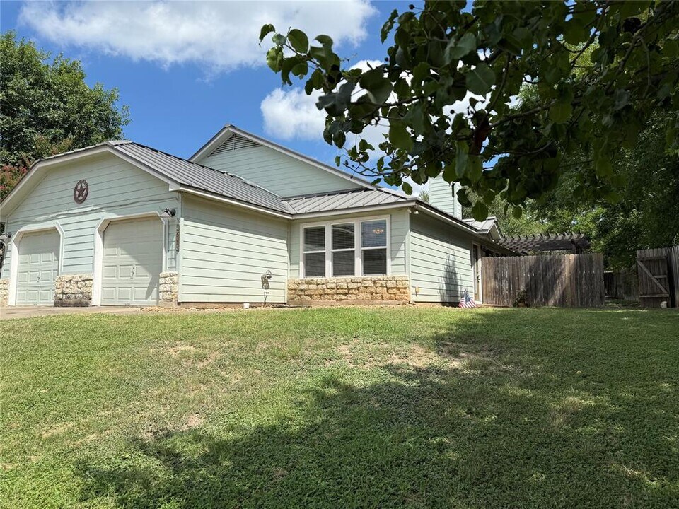 431 Sailmaster St in Lakeway, TX - Building Photo