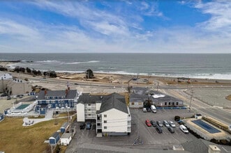 7 Ashworth Ave in Hampton, NH - Building Photo - Building Photo