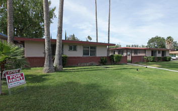 1190 Villa St in Riverside, CA - Foto de edificio - Building Photo