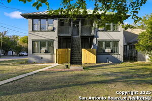 438 W Kings Hwy in San Antonio, TX - Building Photo - Building Photo