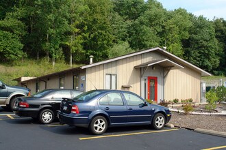 The Oaks Apartments in Dunbar, WV - Foto de edificio - Building Photo